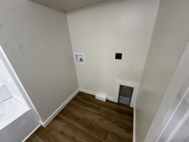 Building Photo - 308 W 33rd St