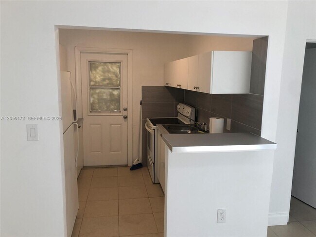 Building Photo - 5647 Hayes St