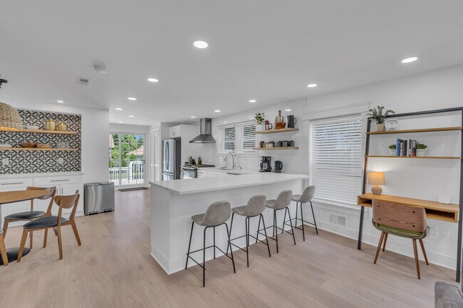 Building Photo - 1205 7th Ave