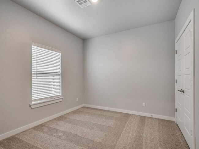 Building Photo - Beautiful New Construction Home in Edmond