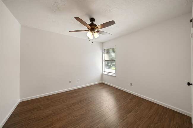 Building Photo - 20291 Sunny Shores Dr