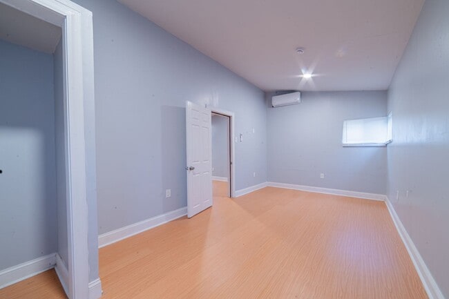 Building Photo - Cozy Bungalow