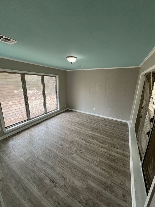 Building Photo - 1875 S Brookwood Dr