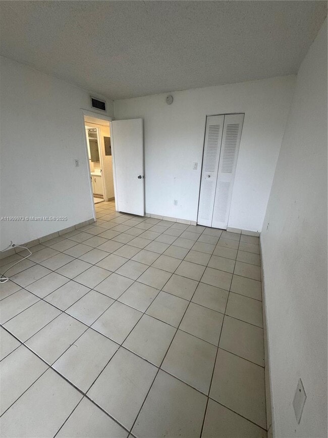 Building Photo - 20120 NE 2nd Ave