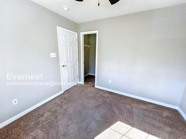 Building Photo - 2405 Silver Lake Terrace
