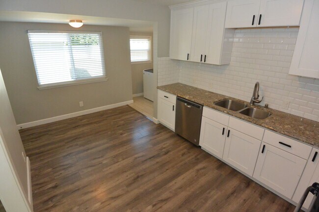 Building Photo - Charming 2 BD + Office, 1 BA Single Family Home, Eastside Costa Mesa