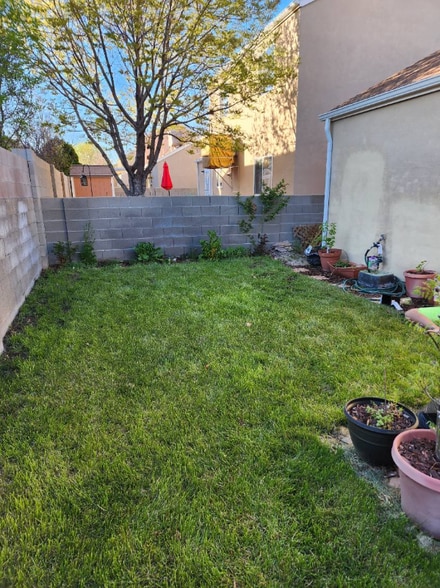 Building Photo - 10605 Stanley Dr NW