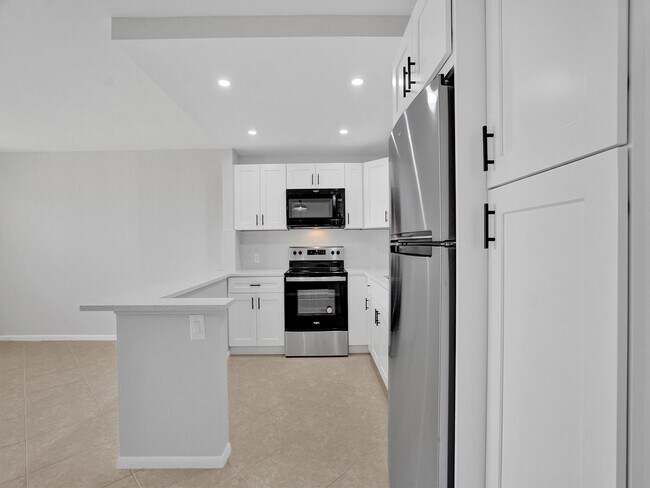 Building Photo - 17 Mansfield F