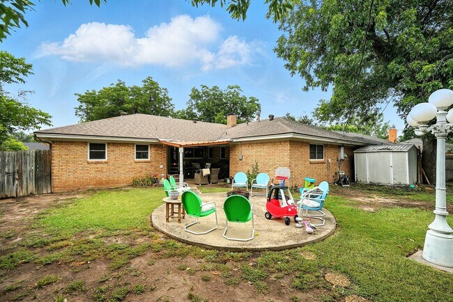 Building Photo - 3026 Ventura Dr