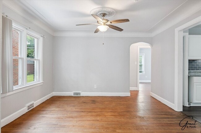 Building Photo - $1325 3 bedroom bungalow