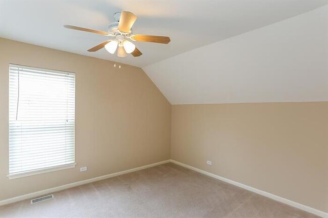 Building Photo - 530 Saratoga Circle