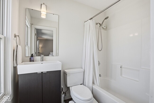 Building Photo - 228 E St Joseph St