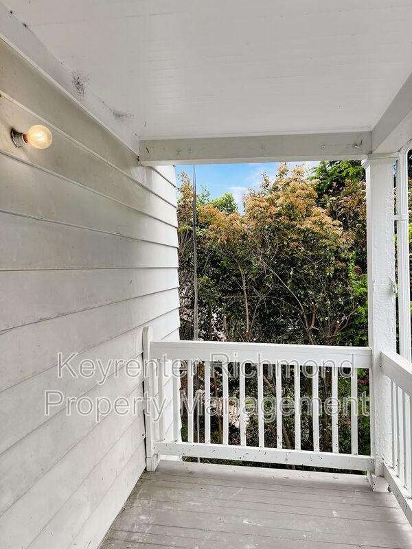 Building Photo - 2806 Hawthorne Ave