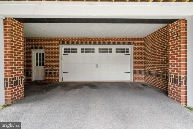 Building Photo - 493 W Watkins Mill Rd