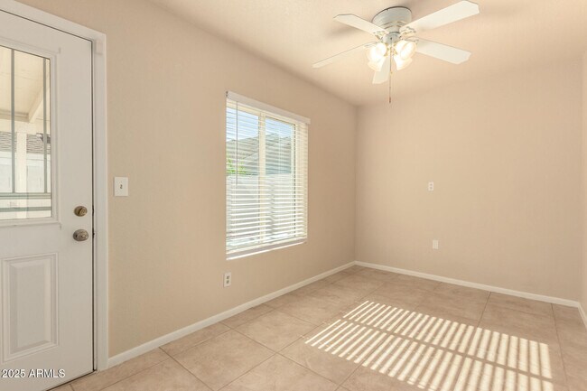 Building Photo - 3329 E Siesta Ln