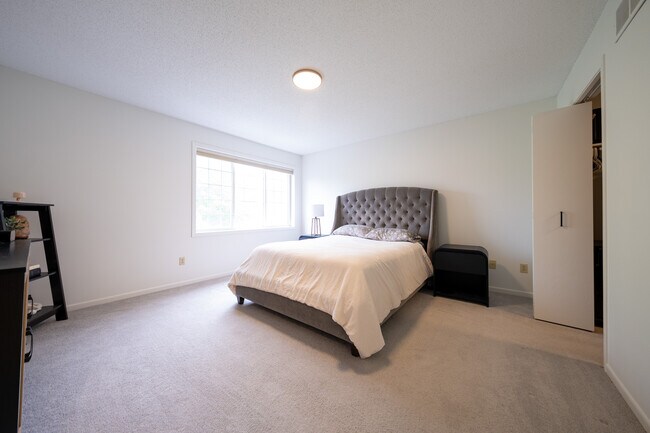 Building Photo - 4275 Merrimac Lane North