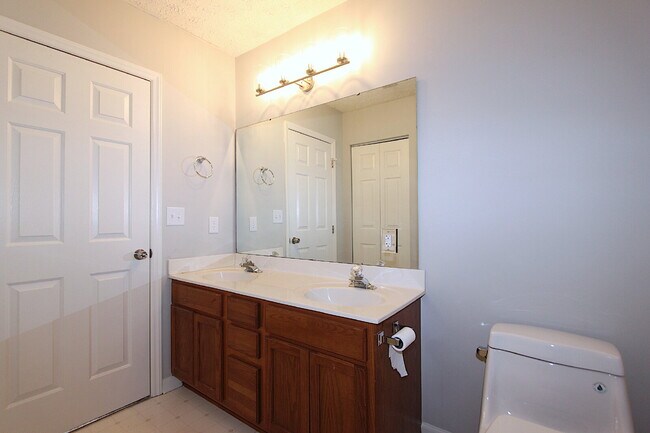 Building Photo - Charming 3-Bedroom Home in Raleigh!