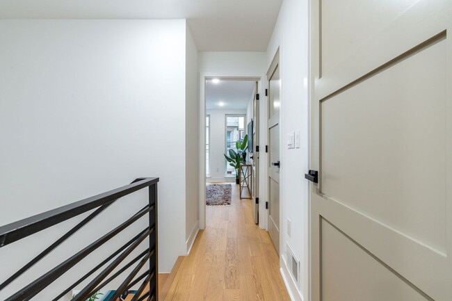 Building Photo - 609 S Orianna St