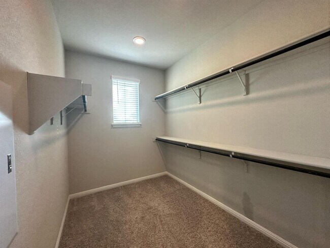 Building Photo - 14010 Luisium View