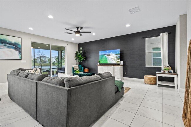 Building Photo - 1766 NW Cataluna Cir