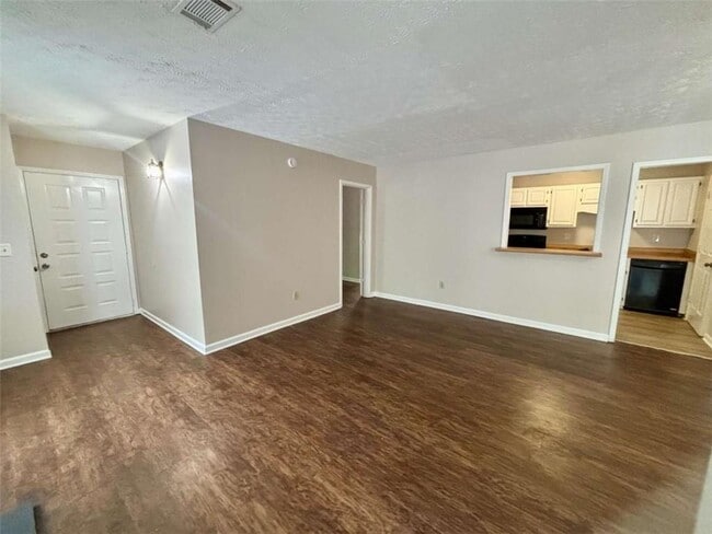 Building Photo - 3841 Woodridge Way