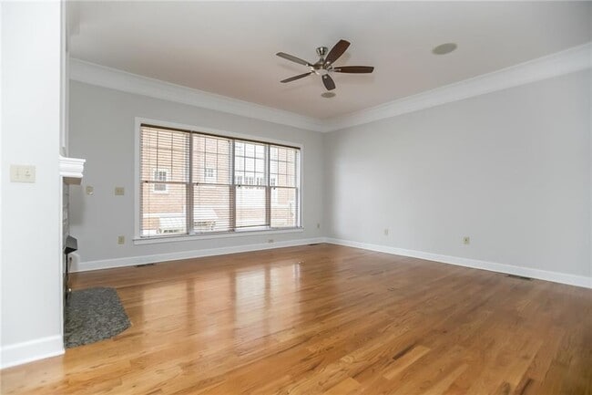 Building Photo - 1381 Parkview Ln