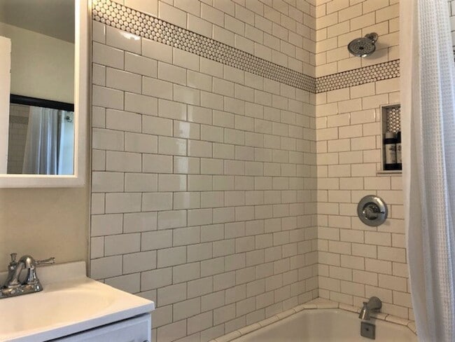 Building Photo - Fully Furnished 1-Bedroom in Downtown SLO ** All Utilities Included