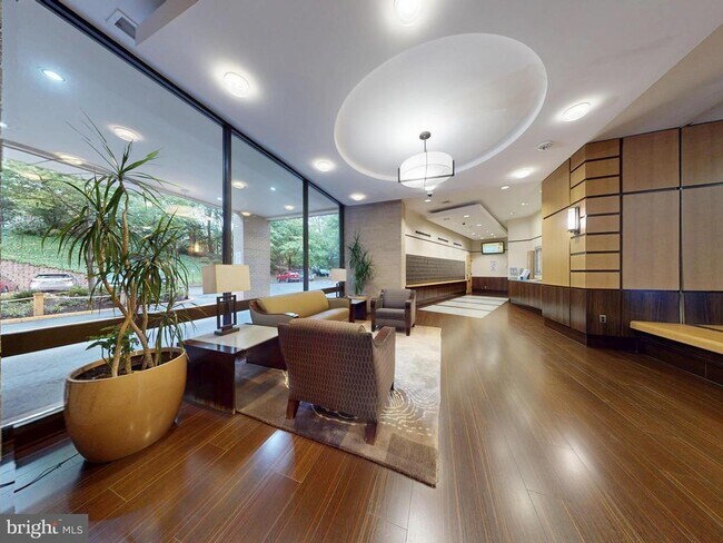 Building Photo - 307 Yoakum Pkwy