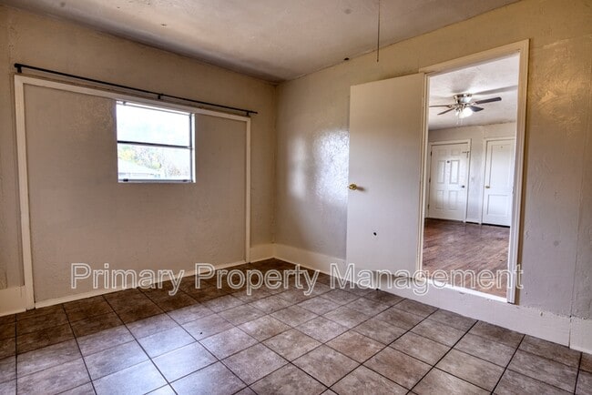 Building Photo - 3004 Somerset Pl
