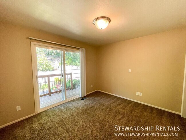 Building Photo - 1800 Sylvan St