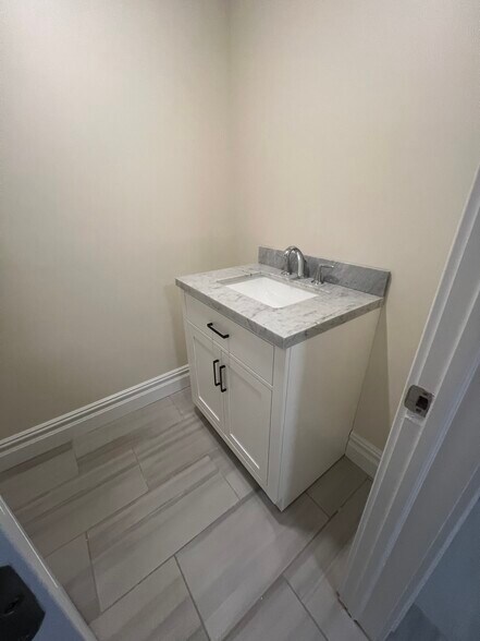 Bottom Floor 1/2 bath - 41 Hudson Terrace