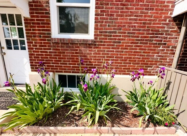 Building Photo - 2560 Fillmore Ave