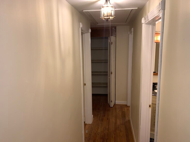 Building Photo - 4268 Sample Ct