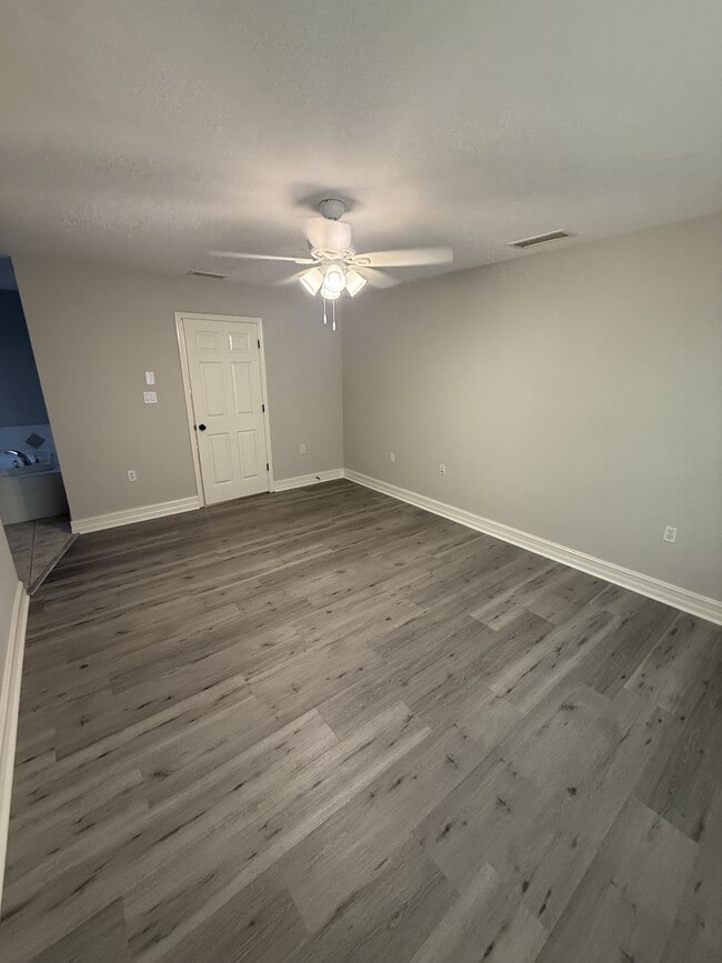Building Photo - 1529 Crescent Hills Dr