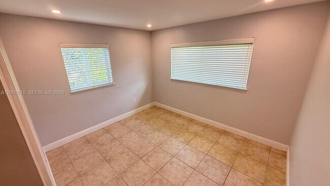 Building Photo - 8820 SW 43rd Terrace