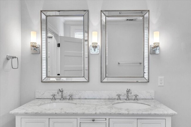 Building Photo - Historic Charm Meets Modern Elegance in Sa...