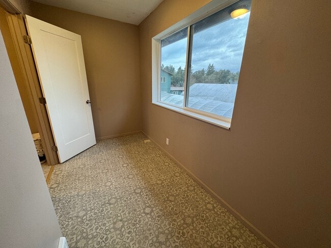 Building Photo - 28305 99th Ave SW