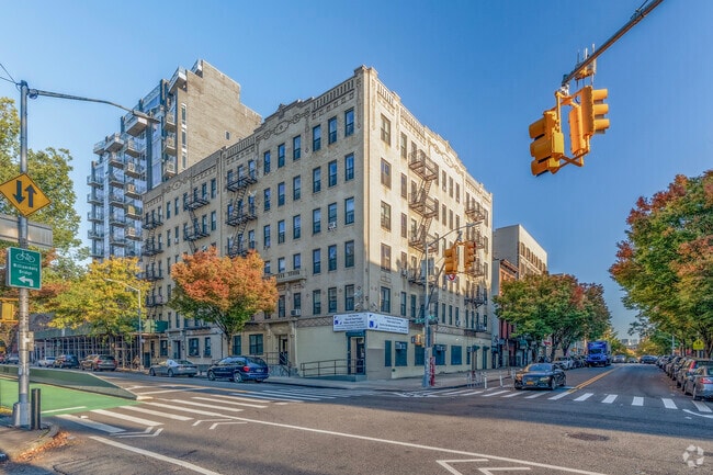 Building Photo - Plaza Court