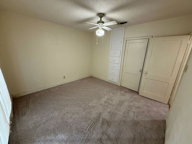 Building Photo - Pensacola - East Hill - 4 bedrooms, 3 bathroom - Mother in Law suite