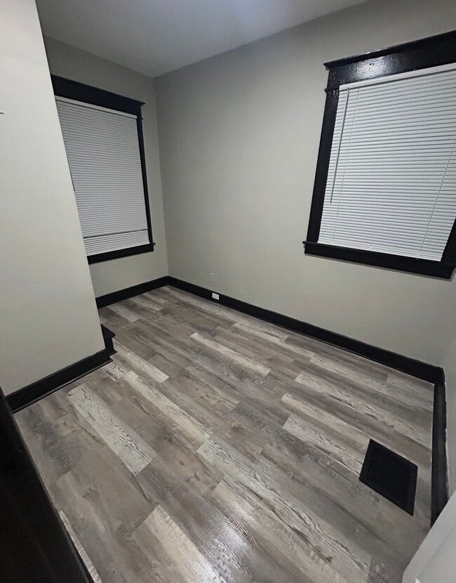 Building Photo - Gorgeous Updated 3 bedroom house!