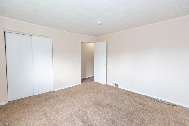 Building Photo - 211 Dalepark Dr