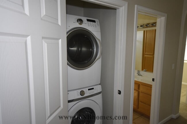 Building Photo - 268 Phoenix Cir