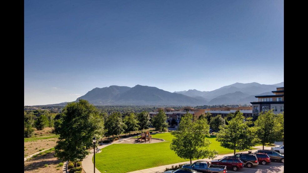 Building Photo - 324 E Fountain Blvd