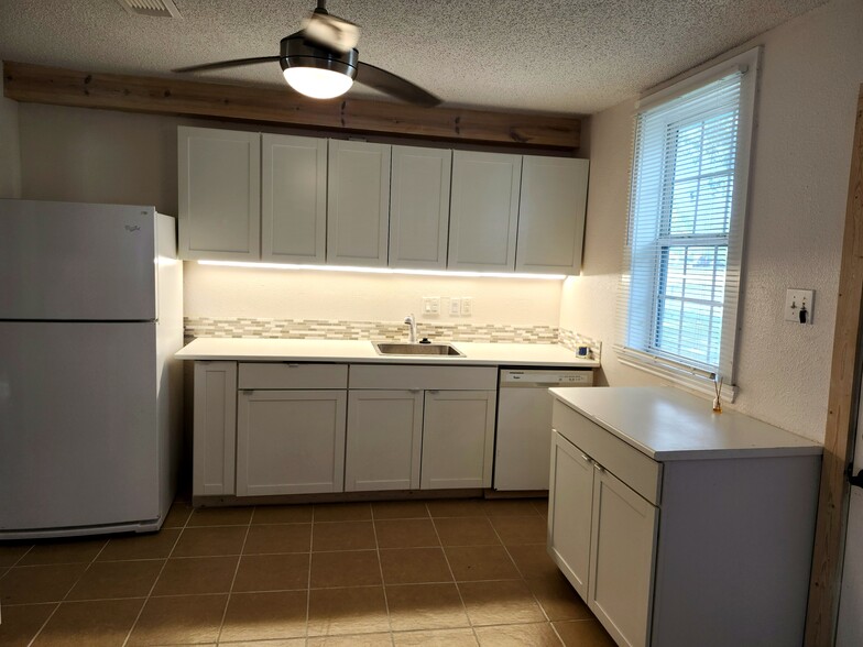 Building Photo - 3103 Avenue H