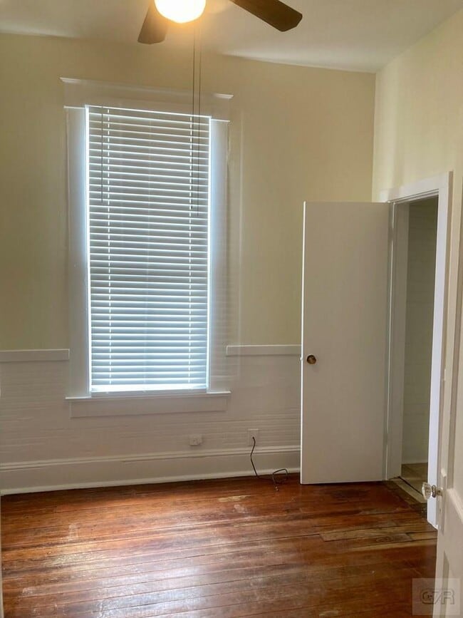 Building Photo - 817 10th St