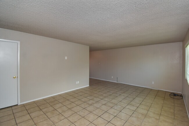 Building Photo - 2490 W Yowell Ct