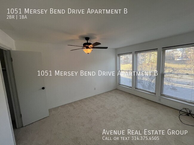 Building Photo - Move-In Ready Condo in Mehlville Schools –...