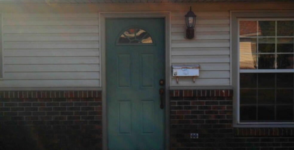 Front door from Courtyard - 2125 North Monroe