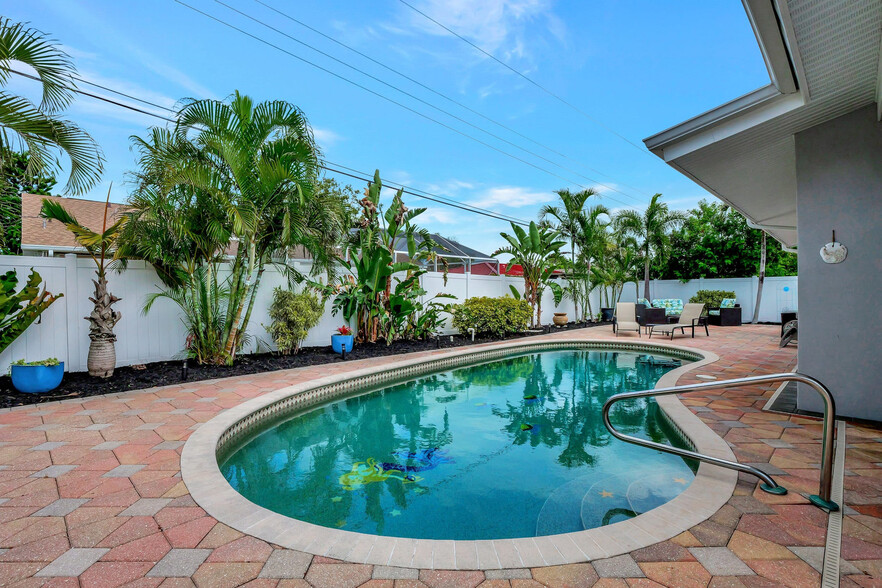 Building Photo - 27526 Los Amigos Ln