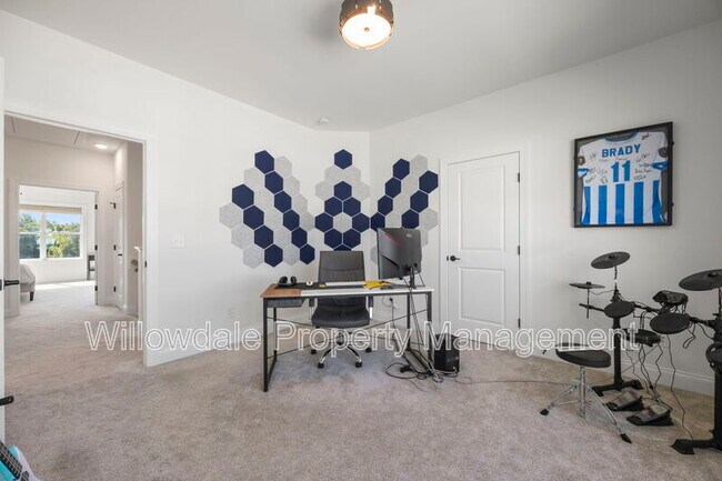 Building Photo - 2020 Moonraker Dr